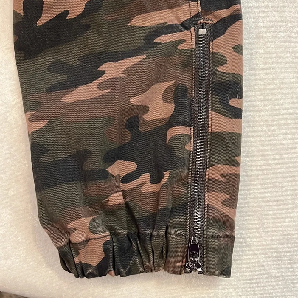 White House Black Market Camo Slim Crop Pants sz 2 - Picture 5 of 8